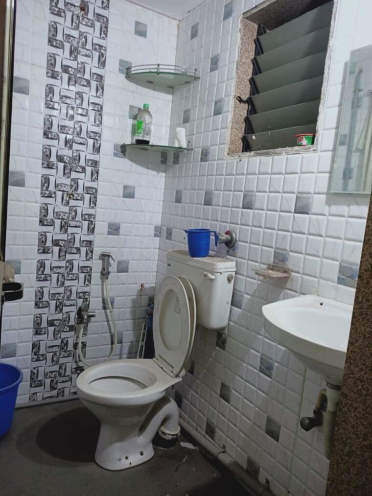 Bathroom, real-tech-park Commercial Office Space 860 Sq.Ft. In Vashi Sector 30a Navi Mumbai 9986885