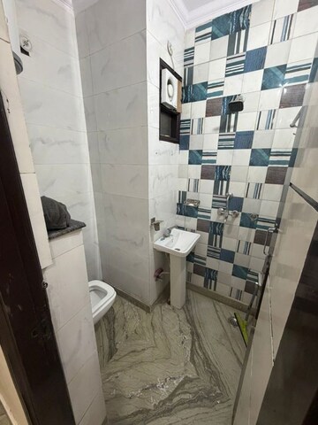 Team Area in 3 BHK Builder Floor at Uttam Nagar – for Rent