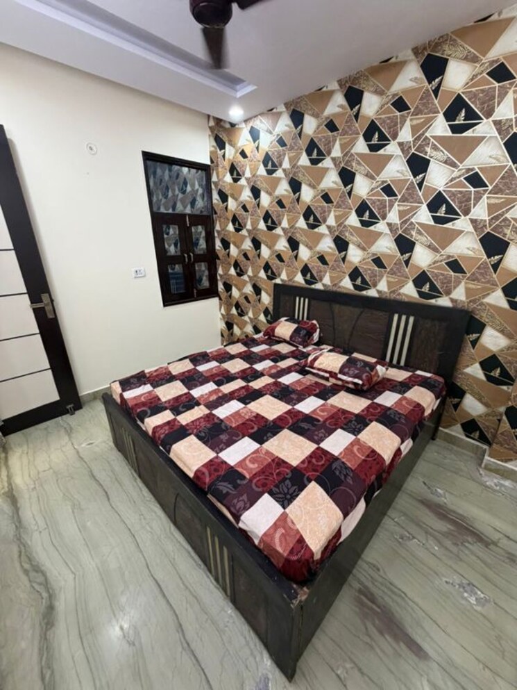 Bedroom, uttam nagar 3 Bedroom 100 Sq.Yd. Builder Floor In Uttam Nagar Delhi 9986892