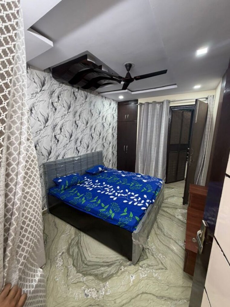 Bedroom, uttam nagar 3 Bedroom 100 Sq.Yd. Builder Floor In Uttam Nagar Delhi 9986892