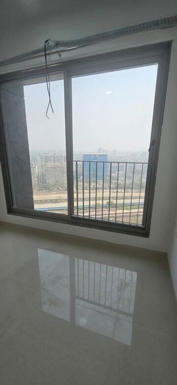 Room in 3 BHK Apartment at Sunteck City Avenue 4, Goregaon West – for Rent
