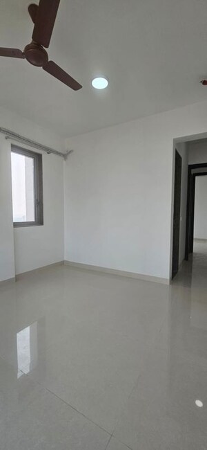 Room in 3 BHK Apartment at Sunteck City Avenue 4, Goregaon West – for Rent
