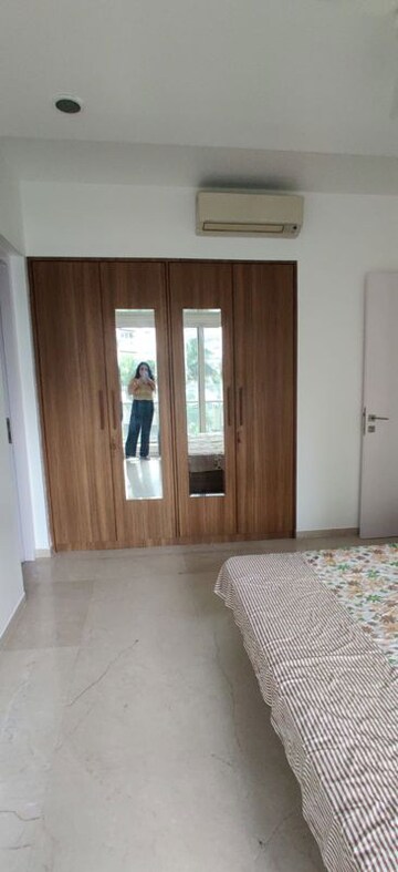 Room in 3 BHK Apartment at Lodha Fiorenza, Goregaon East – for Rent