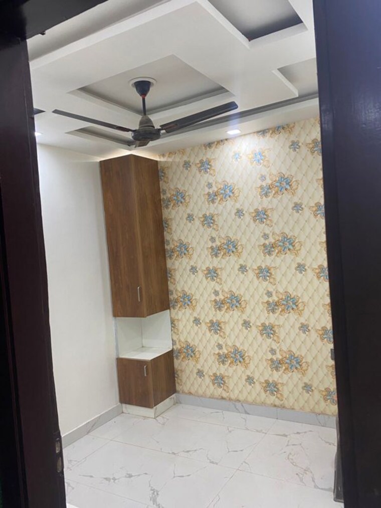 Bedroom, uttam nagar 3 Bedroom 100 Sq.Yd. Builder Floor In Uttam Nagar Delhi 9986907