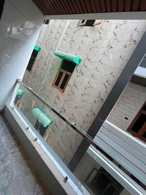 Furnished Amenities in 2 BHK Builder Floor at Uttam Nagar – for Rent