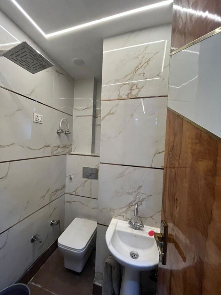 Bathroom, uttam nagar 2 Bedroom 50 Sq.Yd. Builder Floor In Uttam Nagar Delhi 9986923