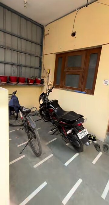 Parking in 2 BHK Independent House at Khandwa Road – for Sale