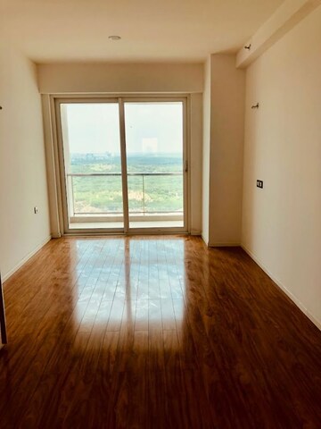 Room in 4 BHK Apartment at DLF The Crest, Sector 54 – for Rent