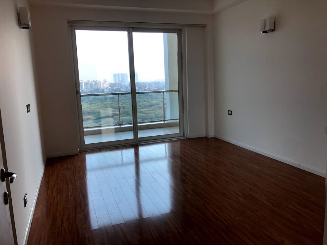 4 BHK + Pooja Room,Study Room Apartment For Rent in DLF The Crest