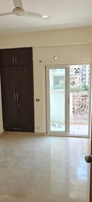Room in 2 BHK Apartment at Mahagun Moderne, Sector 78 – for Rent