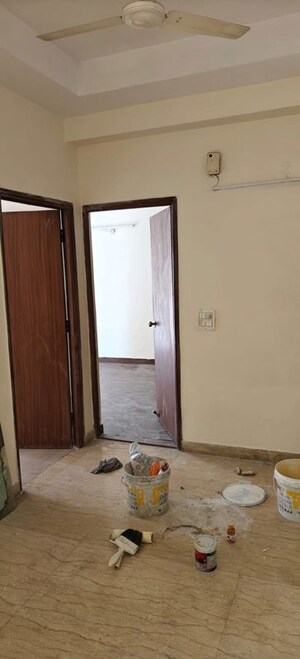 Room in 2 BHK Apartment at Mahagun Moderne, Sector 78 – for Rent