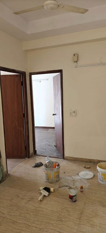 Room in 2 BHK Apartment at Mahagun Moderne, Sector 78 – for Rent