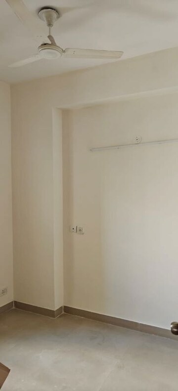 Room in 2 BHK Apartment at Mahagun Moderne, Sector 78 – for Rent