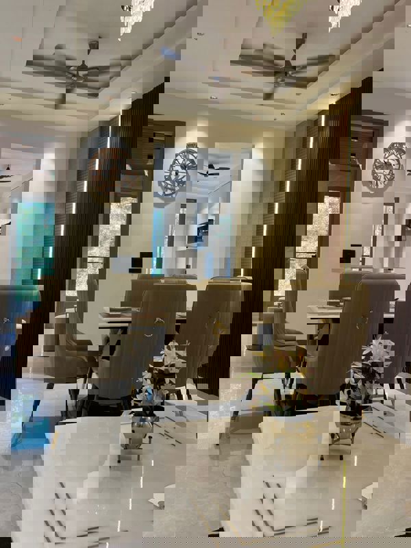 3 BHK + Servant Room 150 Sq.Yd. Builder Floor in Lion Green Valley