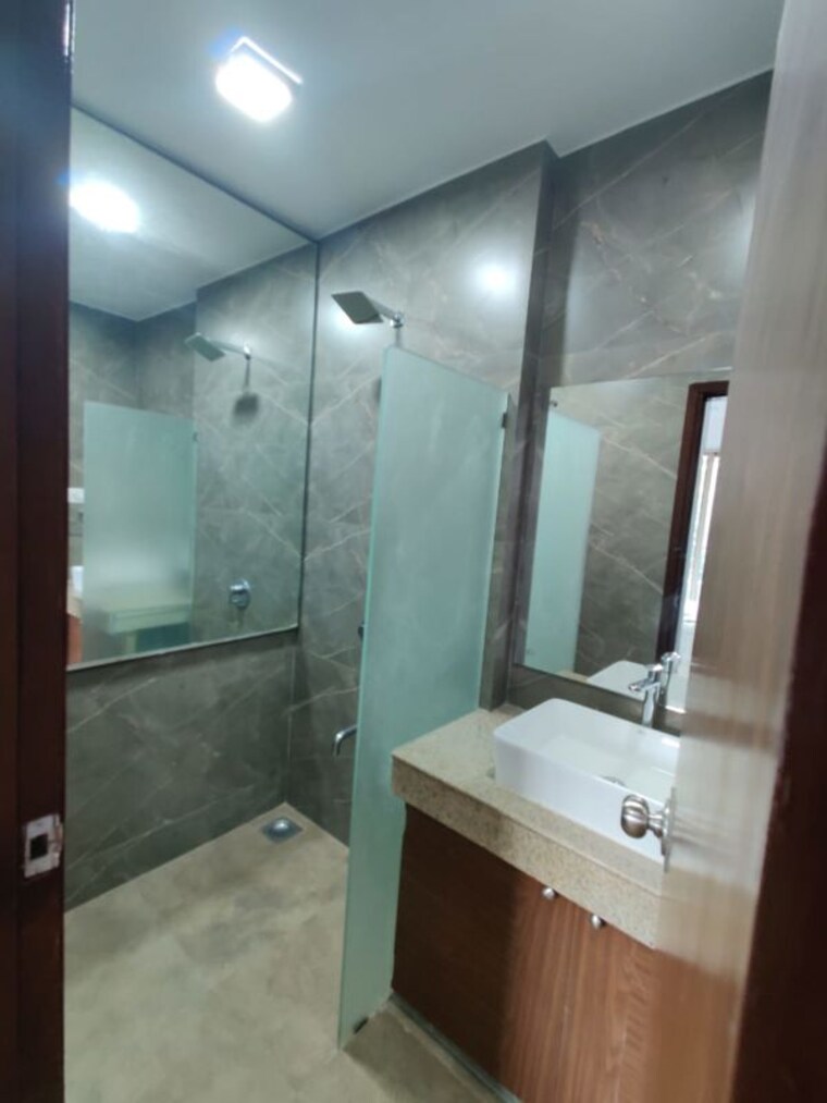 Bathroom, oberoi-realty-splendor 2.5 Bedroom 1330 Sq.Ft. Apartment In Andheri East Mumbai 9986948