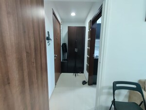 Room in 2.5 BHK Apartment at Oberoi Realty Splendor, Andheri East – for Rent