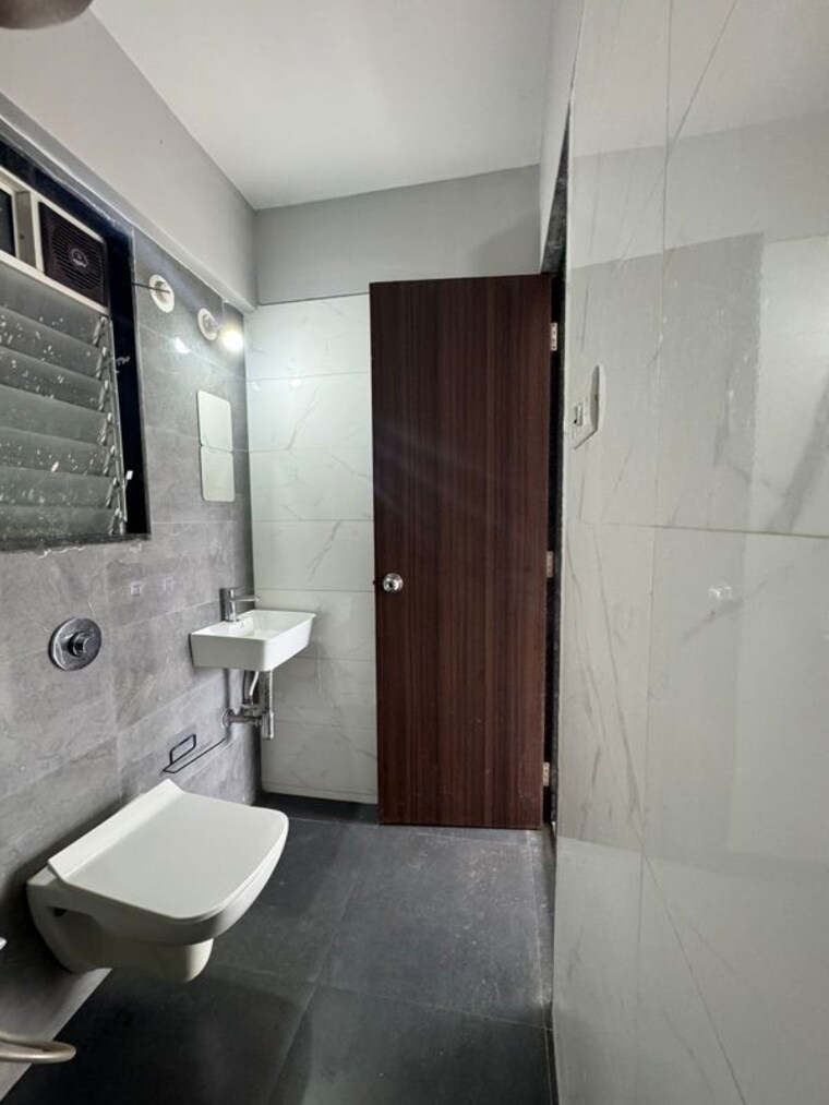 Bathroom, lotus-residency-goregaon-west 1 Bedroom 436 Sq.Ft. Apartment In Goregaon West Mumbai 9986991
