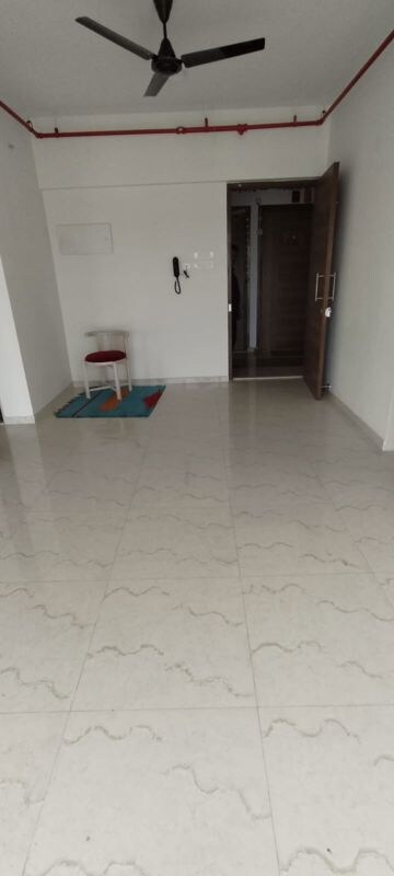 Room in 3 BHK Apartment at Platinum Life, Andheri West – for Rent