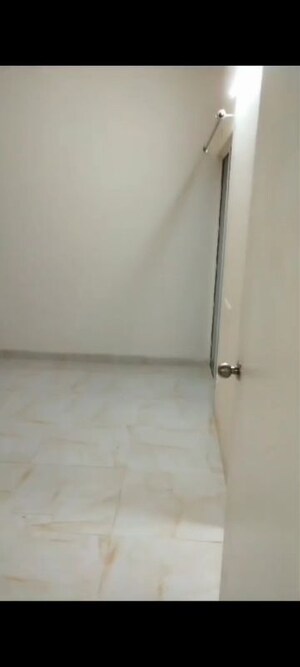 Room in 2 BHK Apartment at SKA Metro Ville, Eta Ii Greater Noida – for Rent