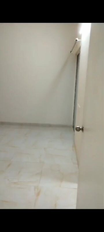 Room in 2 BHK Apartment at SKA Metro Ville, Eta Ii Greater Noida – for Rent