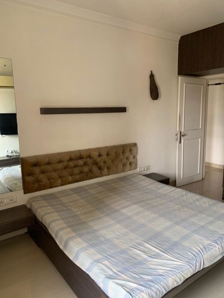 Room, raheja-sherwood 3 Bedroom 1500 Sq.Ft. Apartment In Goregaon East Mumbai 9986971