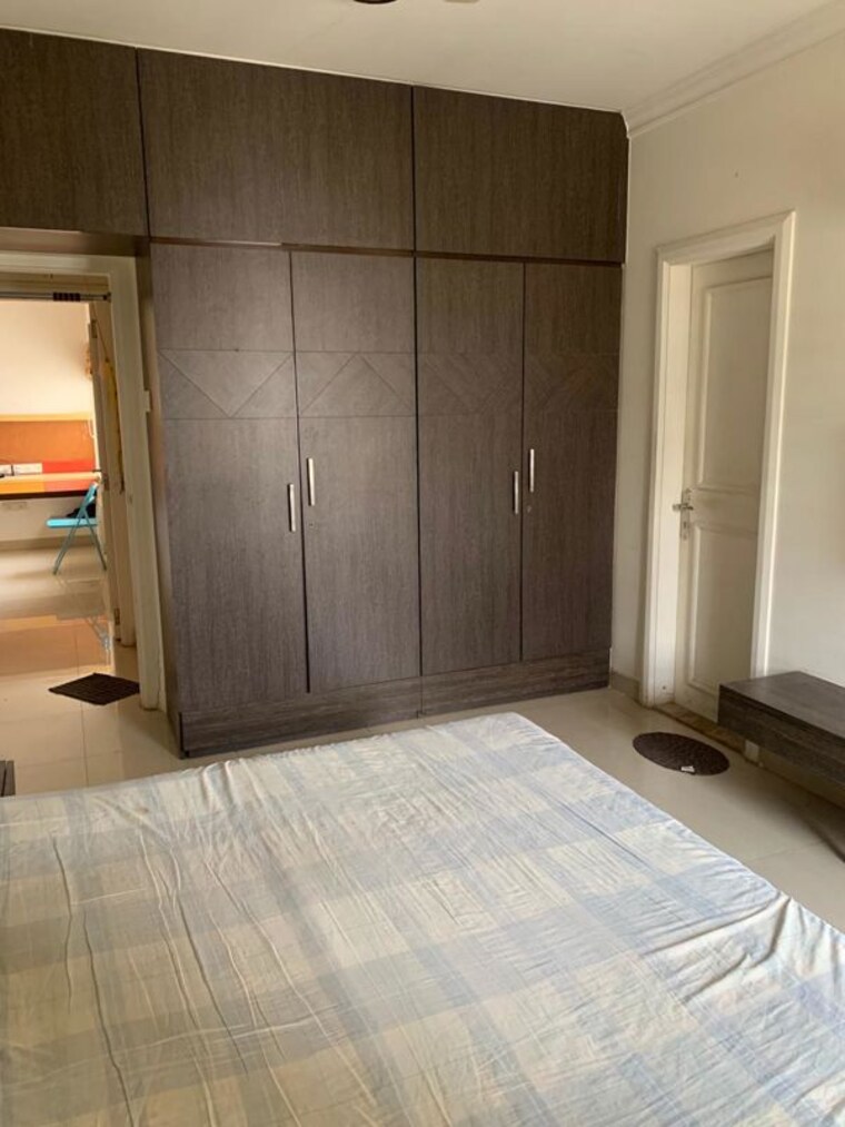 Room, raheja-sherwood 3 Bedroom 1500 Sq.Ft. Apartment In Goregaon East Mumbai 9986971