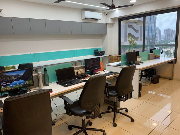 Team Area, shivam-trade-center Commercial Office Space 1218 Sq.Ft. In Ambli Ahmedabad 9987026