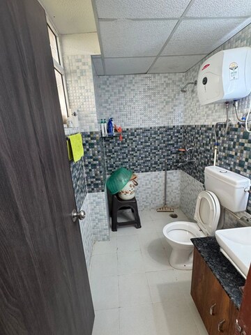 Team Area in 2 BHK Apartment at Signature Global Andour Height, Sector 71 – for Sale