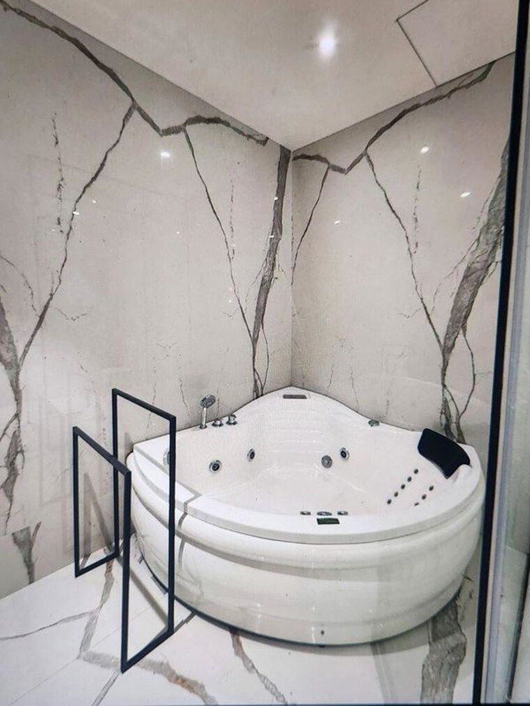 Bathroom, omkar-1973 4 Bedroom 2800 Sq.Ft. Apartment In Worli Mumbai 9987049