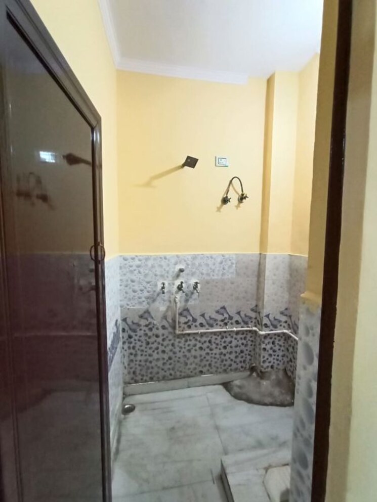 Bathroom, sant nagar 1.5 Bedroom 450 Acre Independent House In Sant Nagar Delhi 9987047