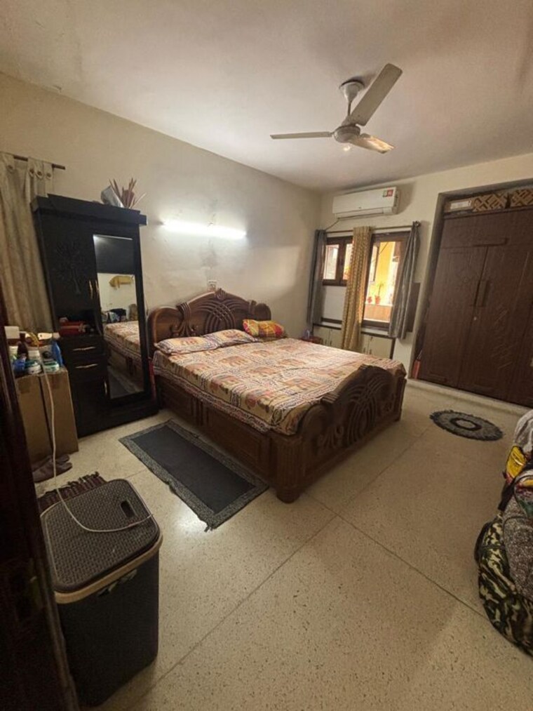 Living Room, ip extension 3 Bedroom 1600 Sq.Ft. Apartment In Ip Extension Delhi 9987091