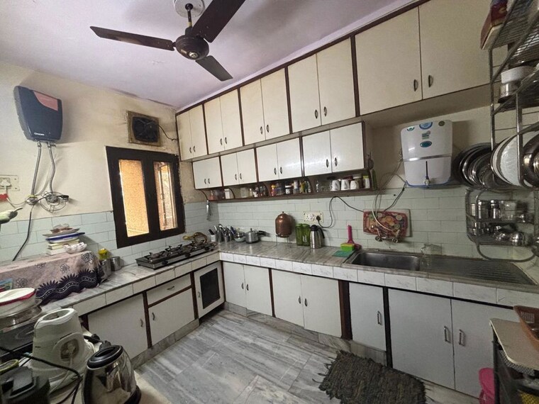 Kitchen, ip extension 3 Bedroom 1600 Sq.Ft. Apartment In Ip Extension Delhi 9987091