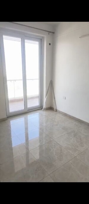 Room in 3 BHK Apartment at Omaxe Royal Residency Faridabad, Sector 79 – for Rent