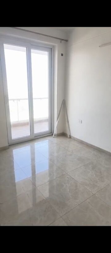 Room in 3 BHK Apartment at Omaxe Royal Residency Faridabad, Sector 79 – for Rent