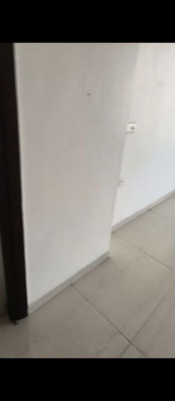 Room in 3 BHK Apartment at Omaxe Royal Residency Faridabad, Sector 79 – for Rent