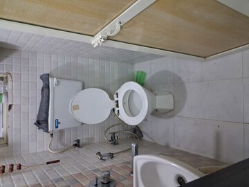 Bathroom in 1 BHK Apartment at Jupiter Apartment Andheri West, Andheri West – for Sale