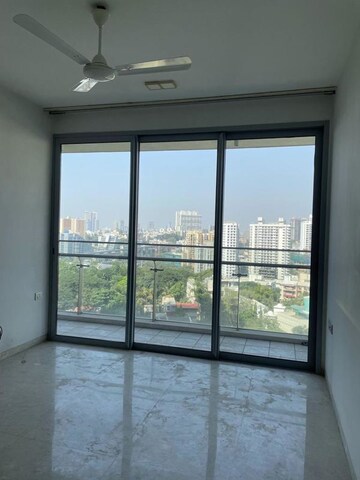 Room in 3 BHK Apartment at Oberoi Exquisite Goregaon, Goregaon East – for Rent