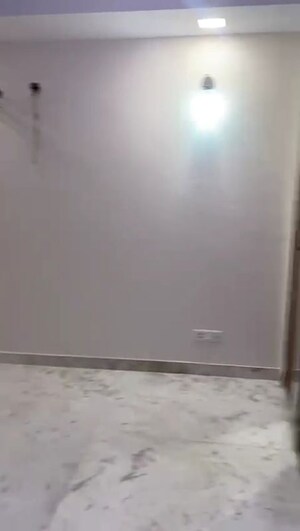 Room in 3 BHK Builder Floor at Yojna Vihar – for Rent