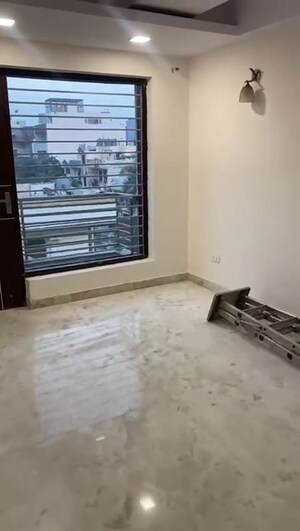 Room in 3 BHK Builder Floor at Yojna Vihar – for Rent