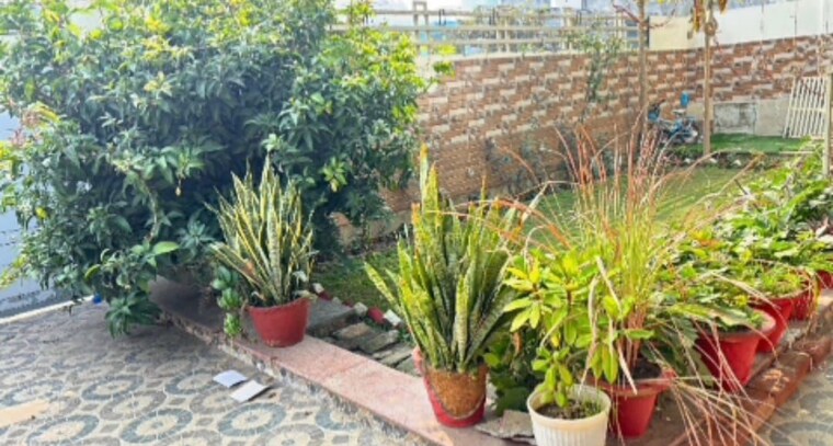 Garden, gomti nagar 5 Bedroom 6500 Sq.Ft. Villa In Gomti Nagar Lucknow 9987156