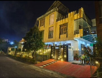 5 BHK Villa – Exterior View View at Gomti Nagar - for Rent