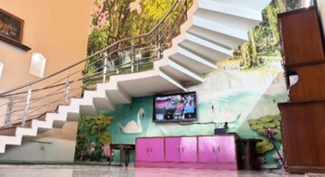 5 BHK Villa – Exterior View View at Gomti Nagar - for Rent