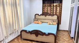 Bedroom in 5 BHK Villa at Gomti Nagar – for Rent