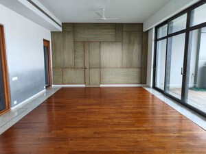 Room in 5 BHK Apartment at Omkar 1973, Worli – for Rent