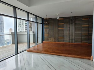 Room in 5 BHK Apartment at Omkar 1973, Worli – for Rent