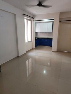 2 BHK Apartment For Rent in Shree Vardhman Green Court