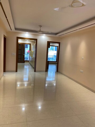 Room in 4 BHK Builder Floor at Sector 55 – for Rent