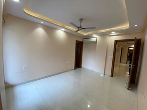 Room in 4 BHK Builder Floor at Sector 55 – for Rent
