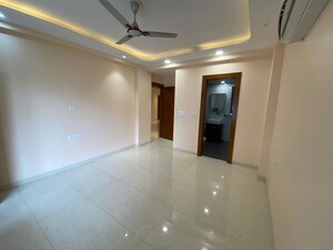 Room in 4 BHK Builder Floor at Sector 55 – for Rent