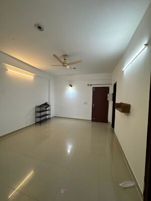Room in 3 BHK Builder Floor at Aamwala – for Rent